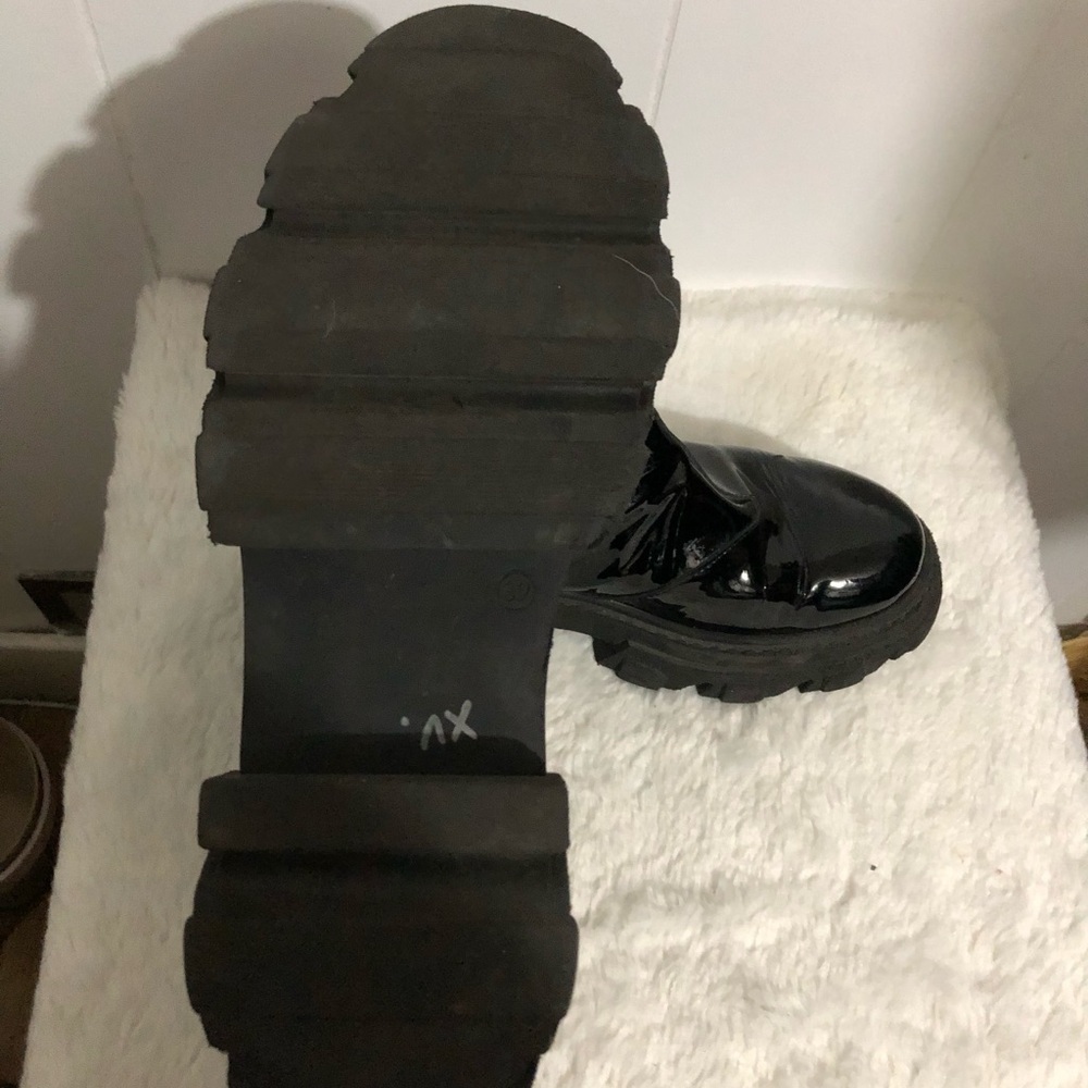 Women’s Patent Faux Leather Boots. Size 39. - Picture 3 of 4